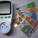 Come tagliare i consumi di luce e gas: pochi accorgimenti per massimizzare il risparmio