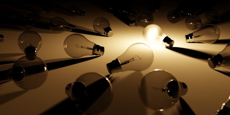 Offerte luce: il Mercato Libero è ancora conveniente. Risparmi dal 12,7% al 24,2%, ma diminuisce la convenienza e la diffusione delle offerte a prezzo fisso