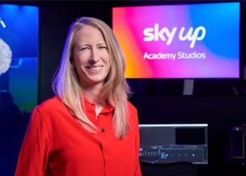 Sky stanzia un fondo da 10 milioni di sterline contro l’esclusione digitale con il programma “Sky Up”