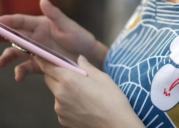 Chiamate call center su fisso e cellulare, come bloccarle: cosa bisogna fare