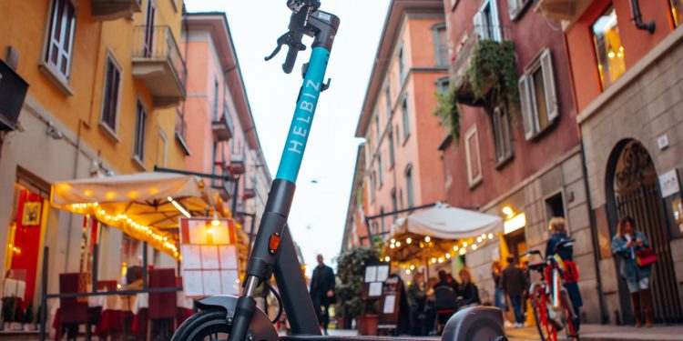 Helbiz accompagna gli studenti nel loro ultimo giorno di scuola: in omaggio sblocchi gratuiti in tutta Italia