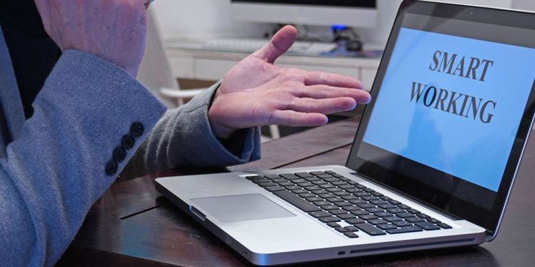 Lavoro, con smart working meno tempo perso e più produttività