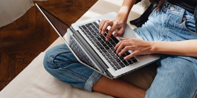 Internet, luce e gas insieme: fino a 72 euro all’anno di risparmio scegliendo lo stesso operatore