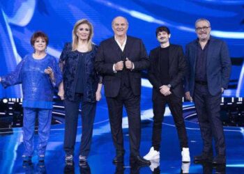 Gerry Scotti conduce “Io Canto Senior” da domani su Canale 5