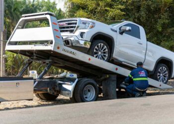 Danni da detriti stradali: Come prevenire e riparare i colpi alla carrozzeria