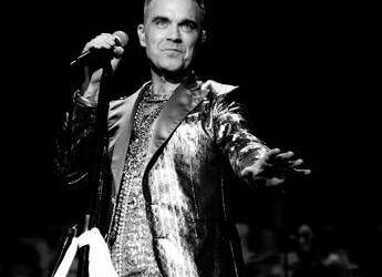 MediaWorld e Robbie Williams: partnership strategica per la nuova collezione audio PEAQ