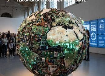 A Varese i rifiuti elettronici diventano un’opera d’arte