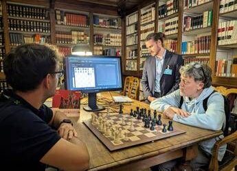 L’Intelligenza artificiale rivoluziona gli scacchi: a Bologna il debutto dell’AI agentica ShashGuru