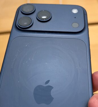 iPhone 17 che si graffiano, ecco la soluzione degli Apple Store