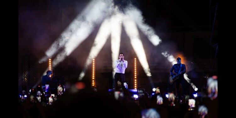 Achille Lauro emoziona Napoli: grande successo in Piazza Mercato per l’esperienza multisensoriale di NOW