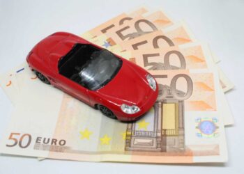 Cosa è attestato rischio auto? Funzioni, importanza e gestione del documento fondamentale per la tua RC Auto