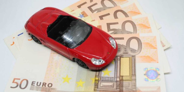 Cosa è attestato rischio auto? Funzioni, importanza e gestione del documento fondamentale per la tua RC Auto