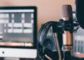 Non solo musica, l’IA ora punta ai podcast
