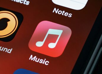 Attacco hacker su YouTube e Apple Music, colpite decine di artisti