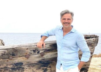 Beppe Convertini “AZZURRO – STORIE DI MARE” Rai1