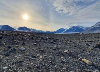 Antartide, dal permafrost emerge carbonio geologico: flussi di CO2 in forte aumento nella Taylor Valley