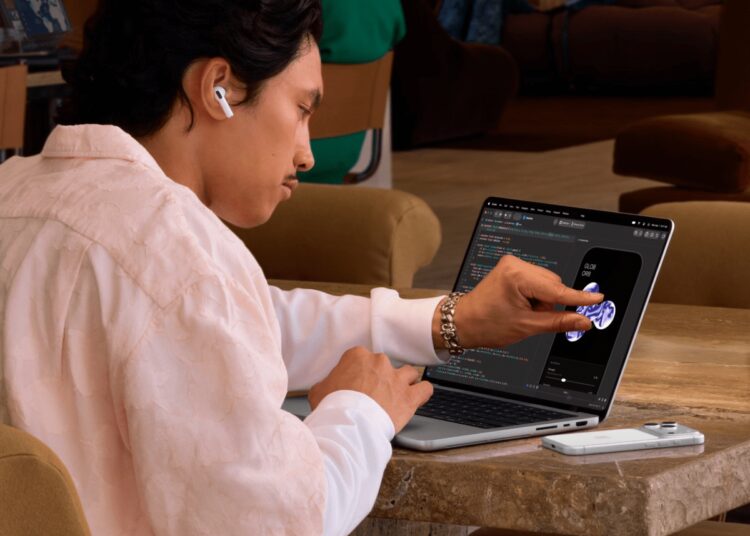 Apple presenta il nuovo MacBook Pro con schermo touch